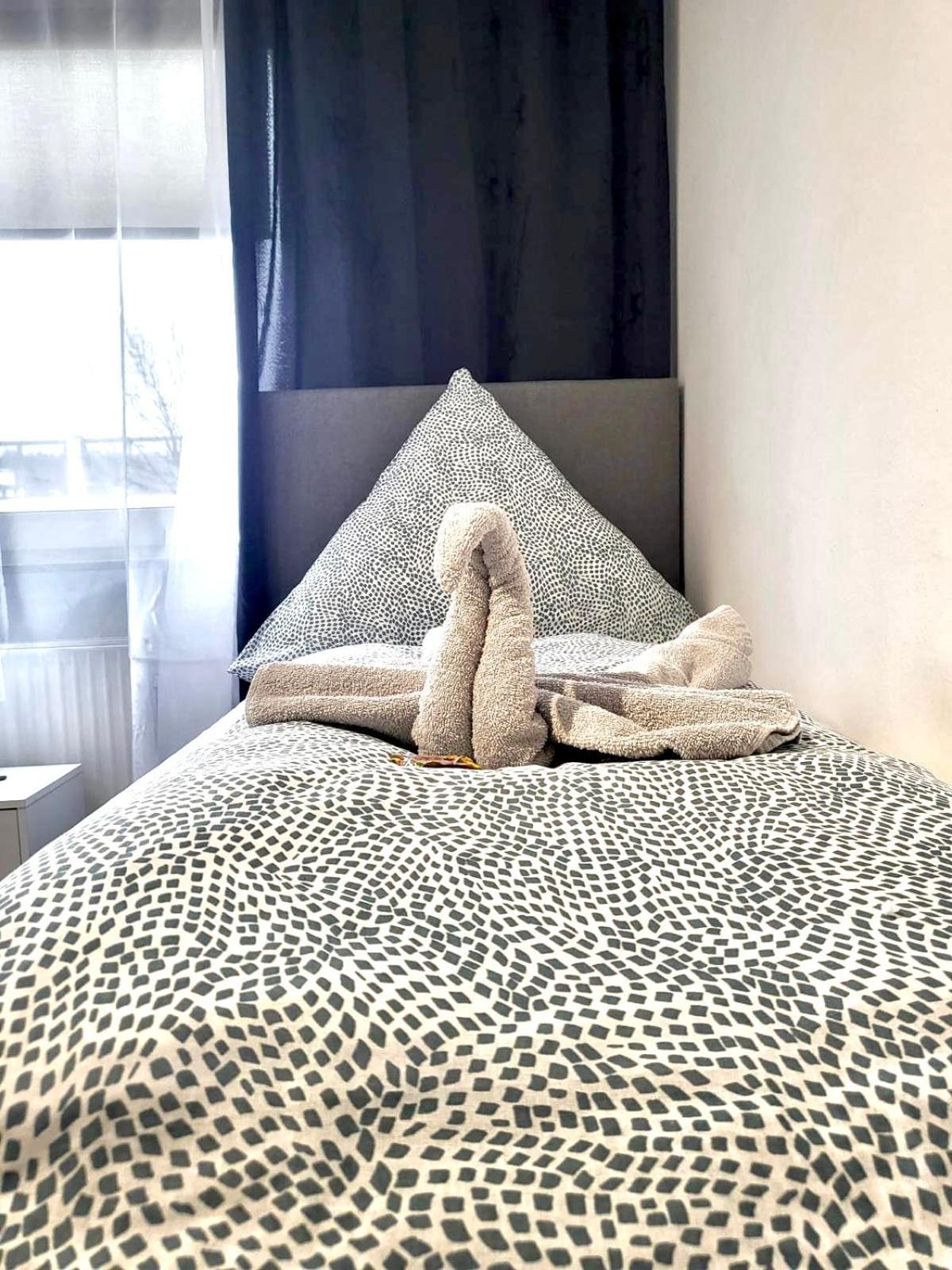 New High Speed Wifi - Elegantes 2 Schlafzimmer Apart Mit 3 Betten Pforzheim Exteriör bild